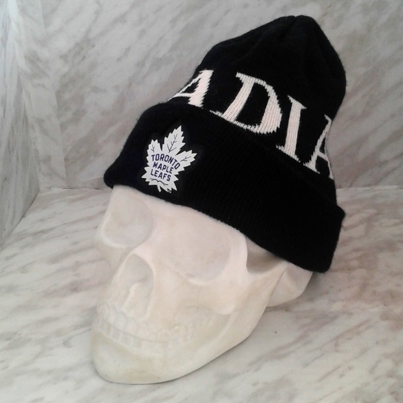 Toronto Maple Leafs Canada Hockey Beanie winter Hat Cap toque one size fits all - Picture 1 of 4